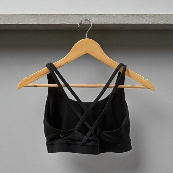 Women’s Lululemon Black Sports Bra with Criss Cross Straps! Size 8! - Picture 2 of 6